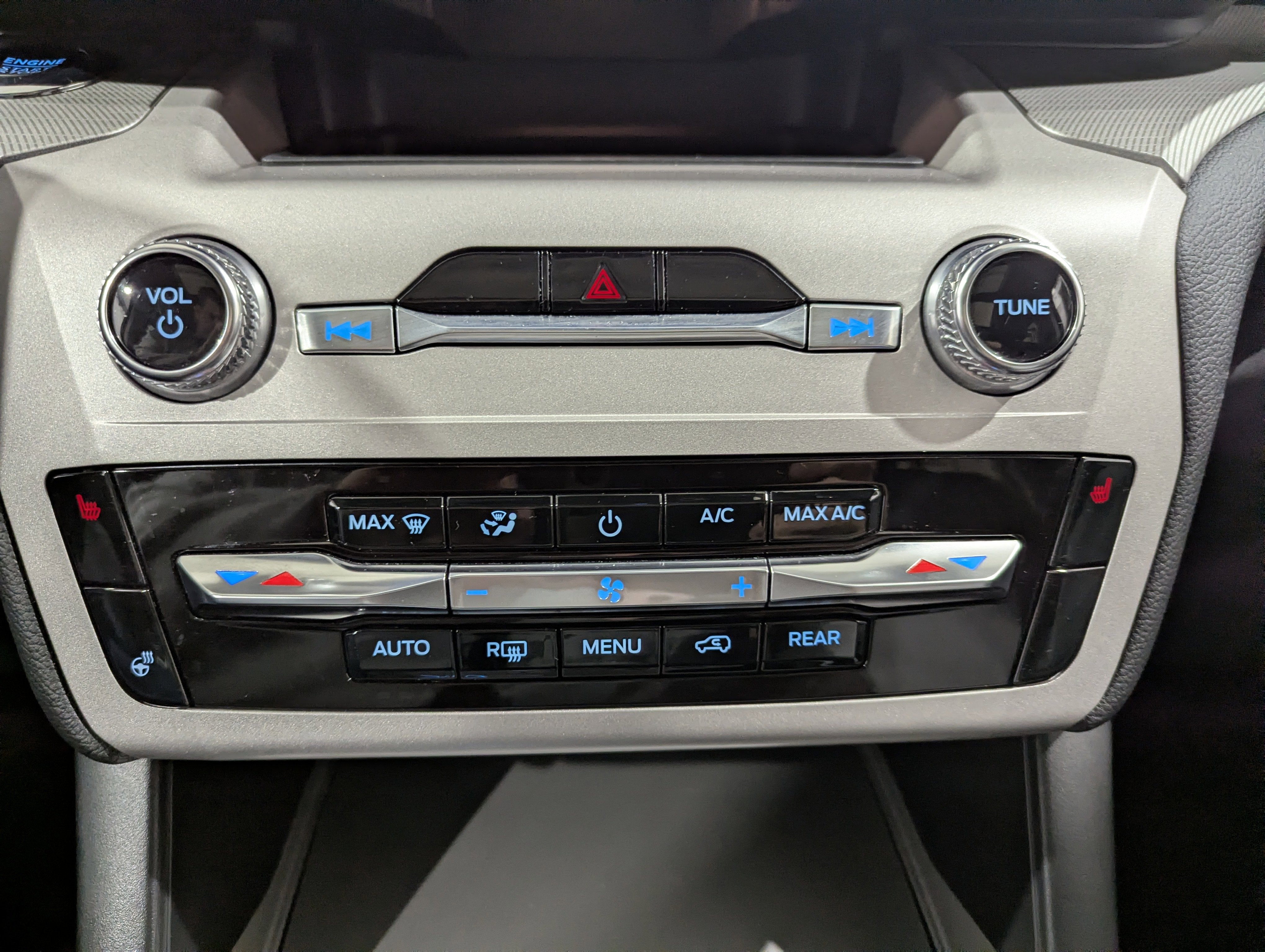 2024 Ford Explorer XLT 4x4