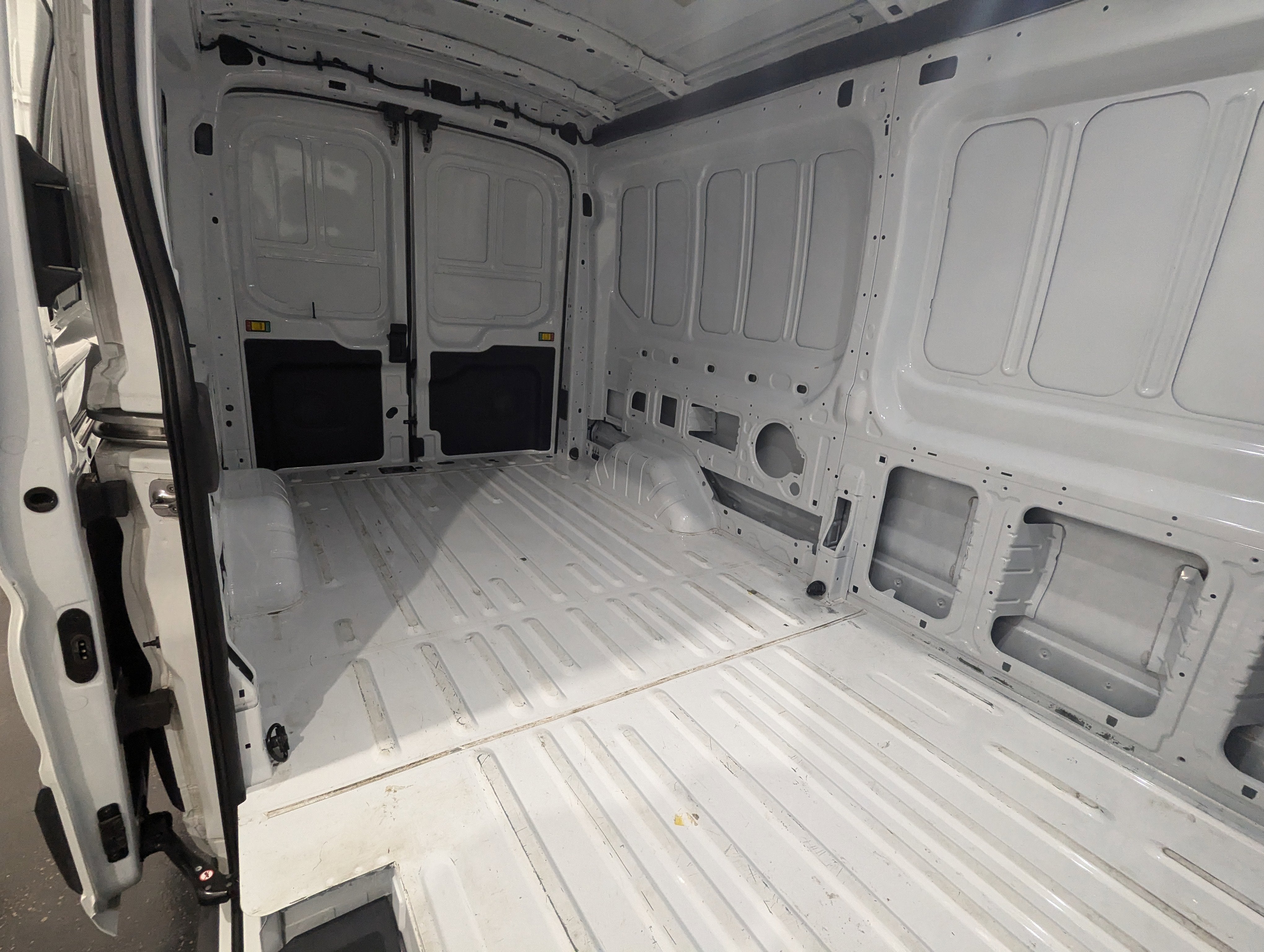 2023 Ford Transit Cargo Van Medium Roof RWD
