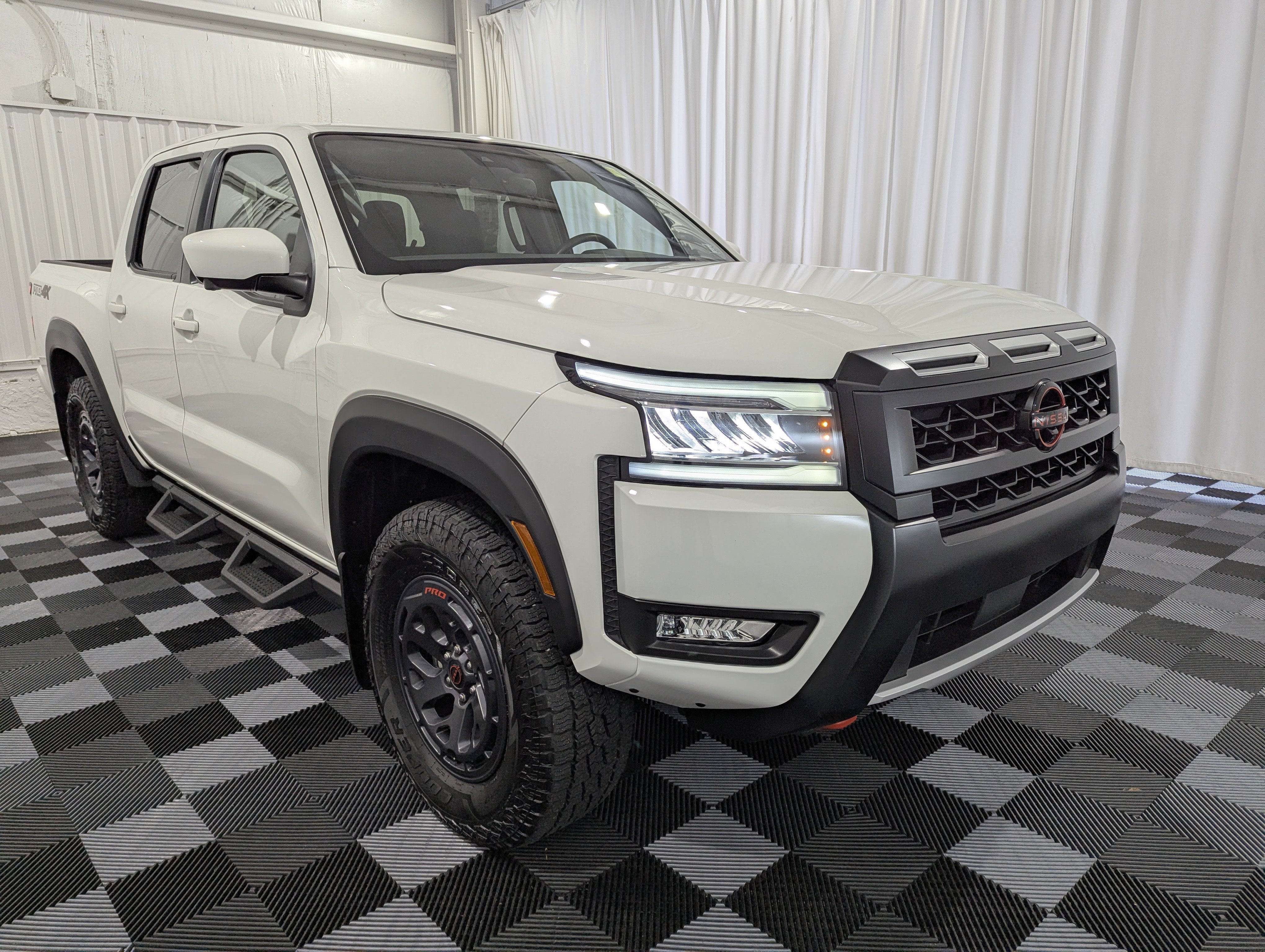 2025 Nissan Frontier PRO-4X 4x4