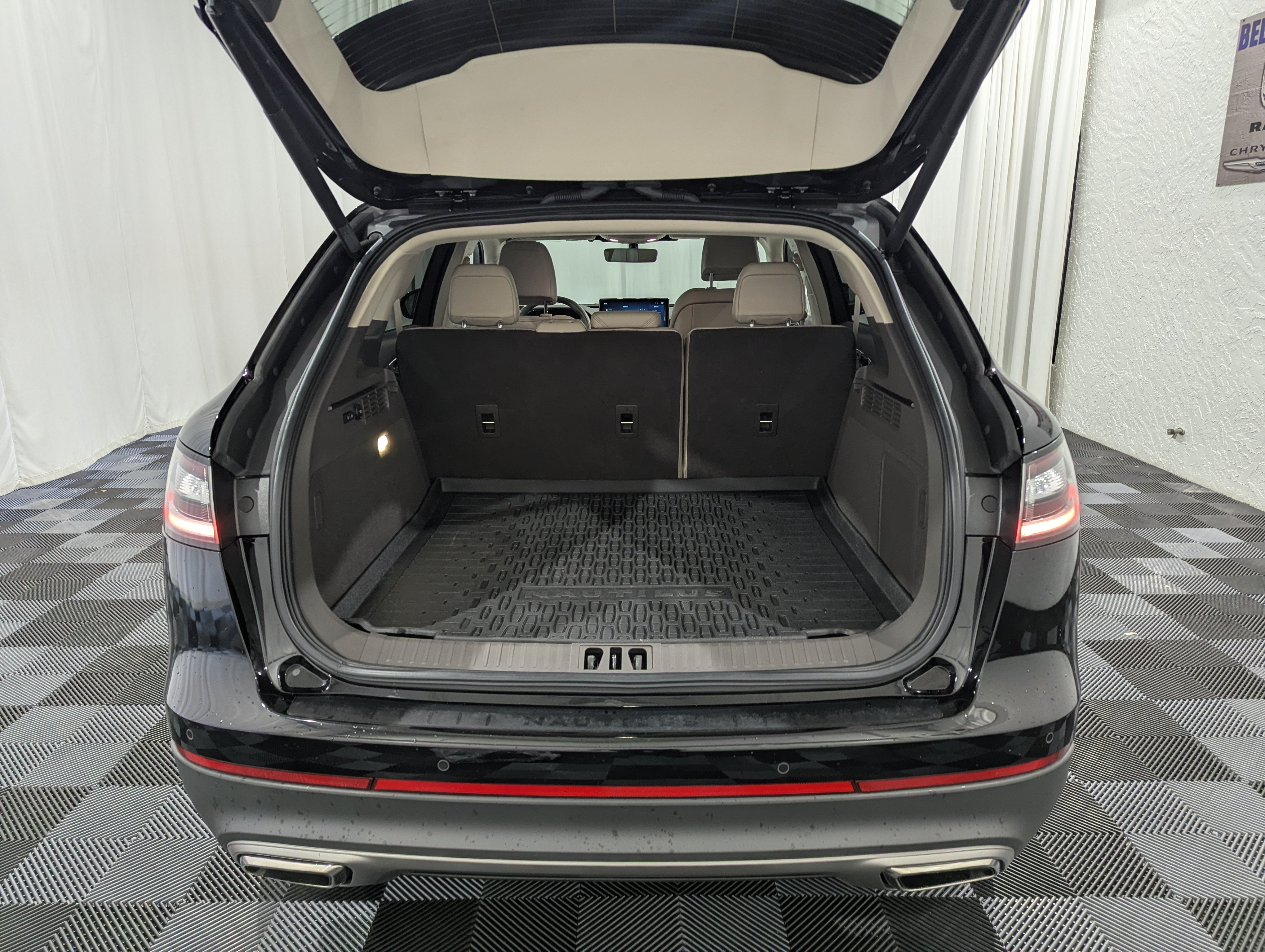 2023 Lincoln Nautilus Standard AWD