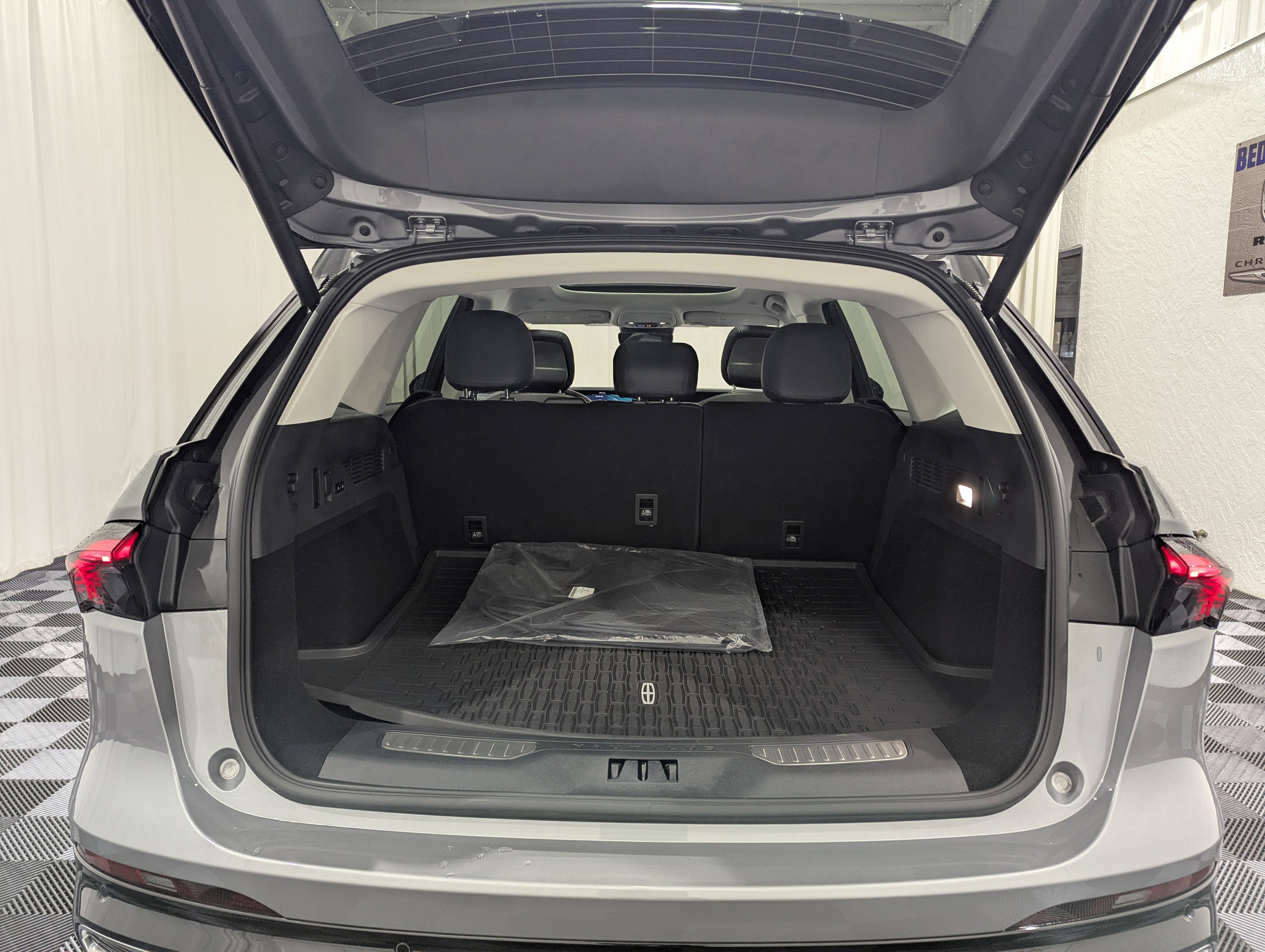 2025 Lincoln Nautilus Reserve AWD