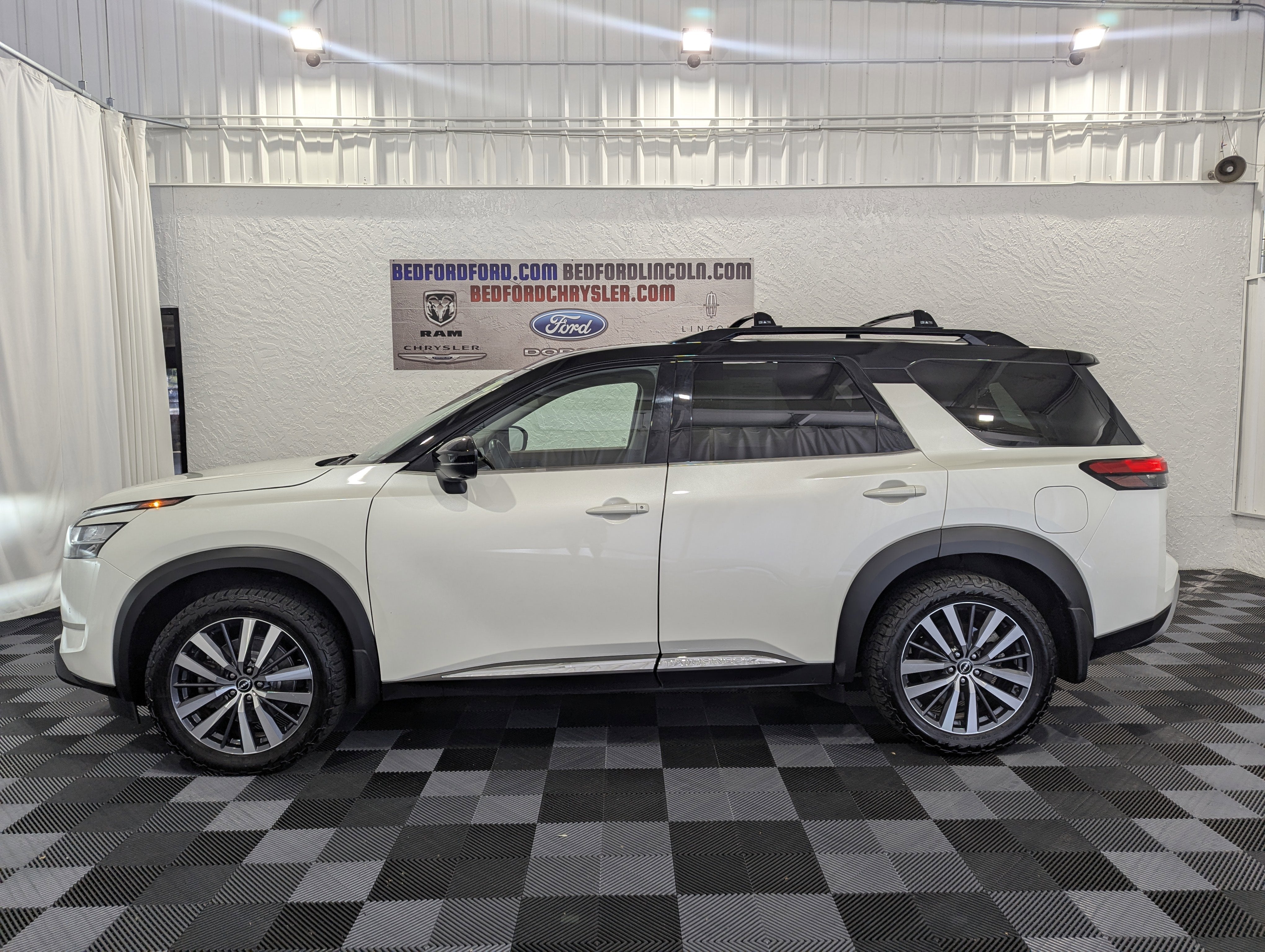 2022 Nissan Pathfinder Platinum 4x4