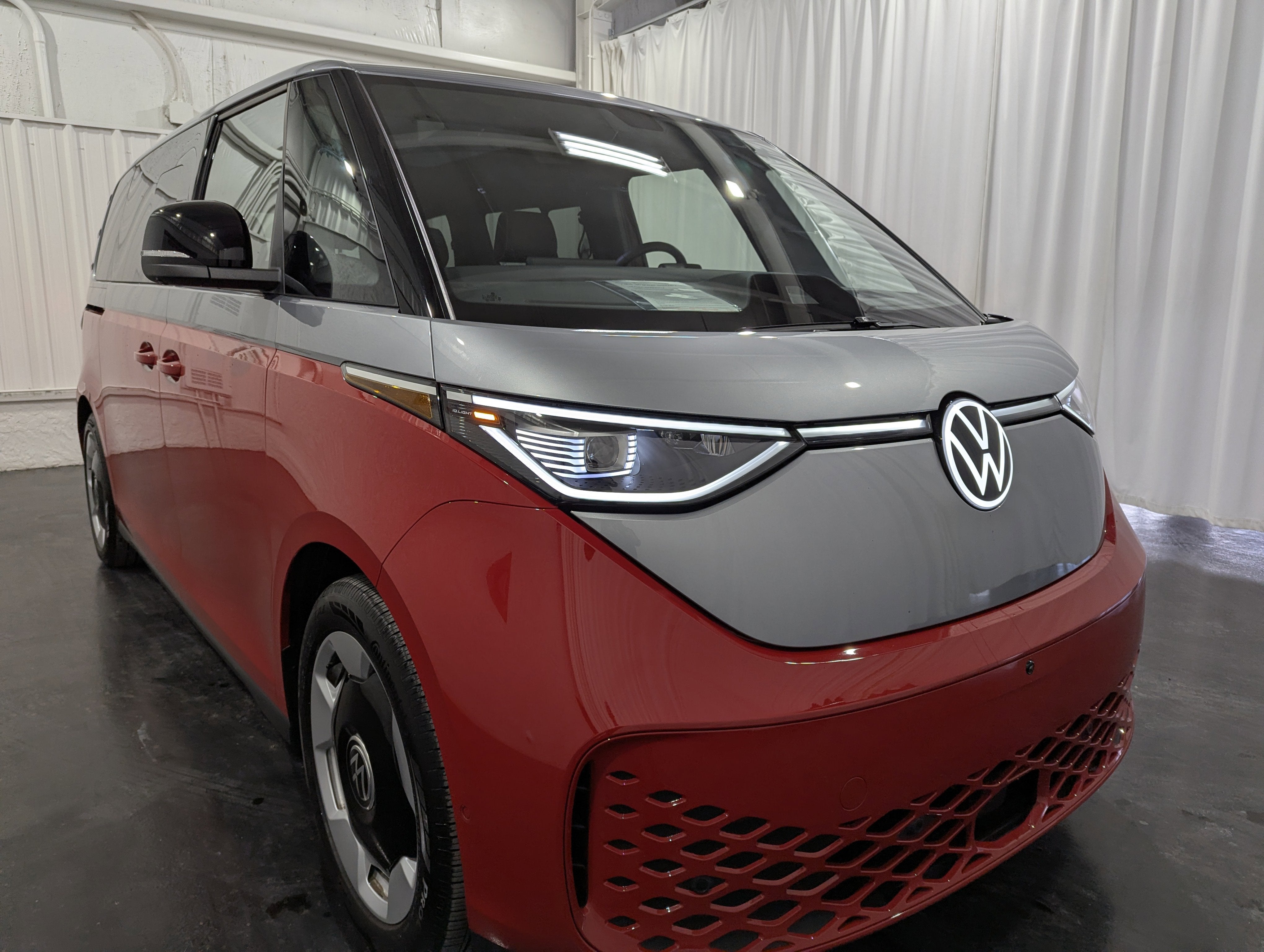 2025 Volkswagen ID. Buzz Pro S Plus 4MOTION