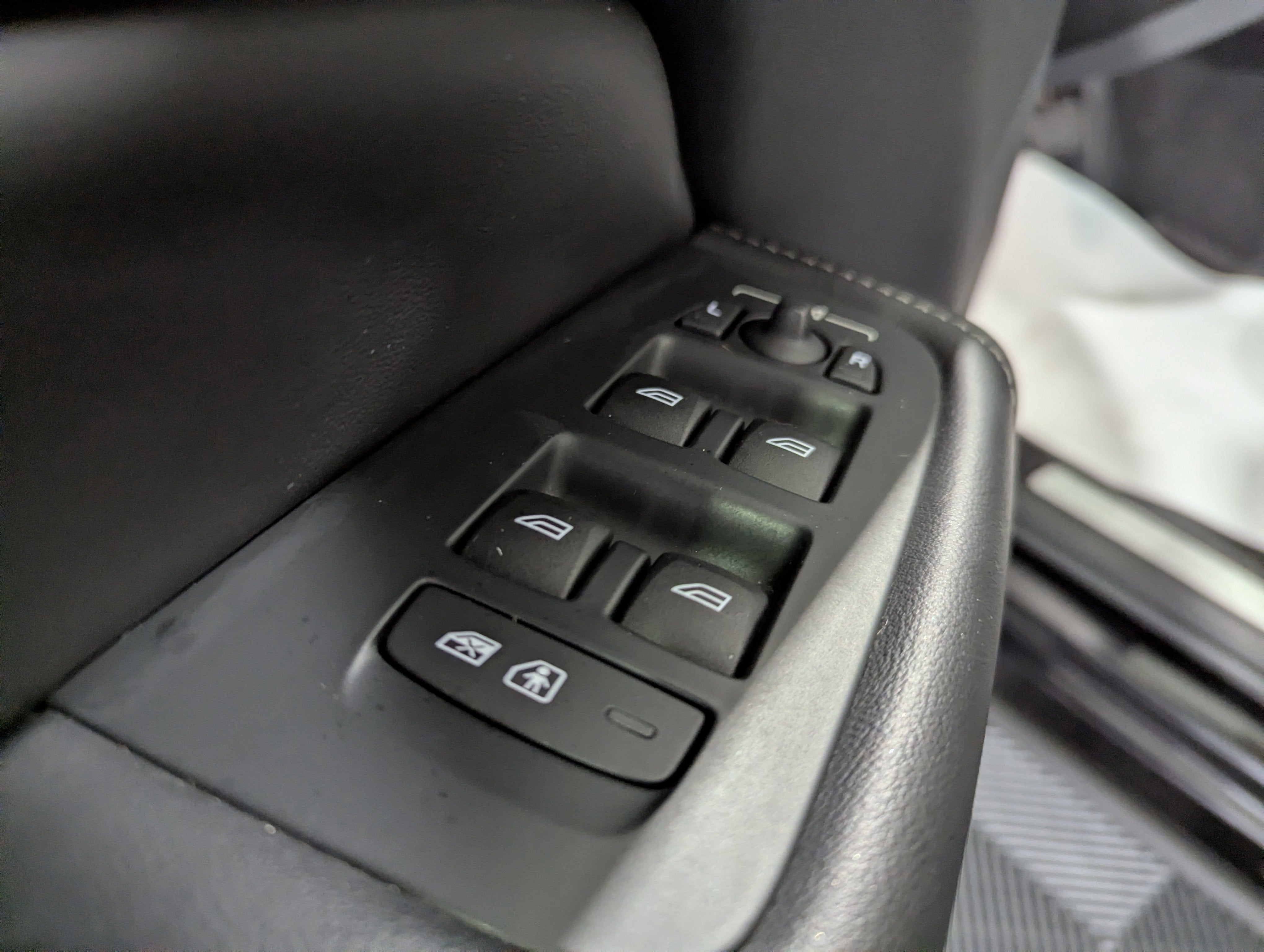 2023 Volvo XC60 Ultimate Dark Theme AWD
