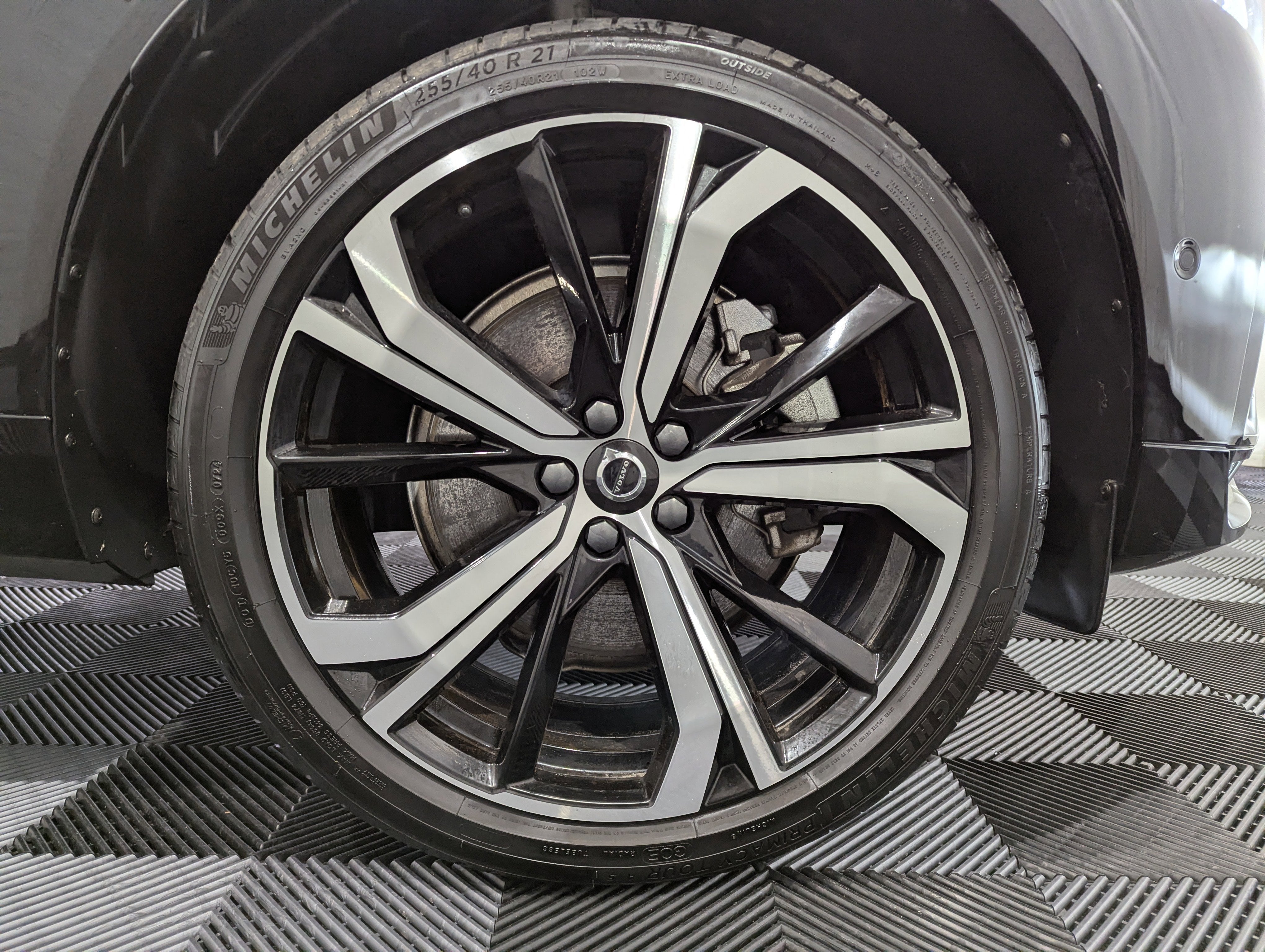 2023 Volvo XC60 Ultimate Dark Theme AWD