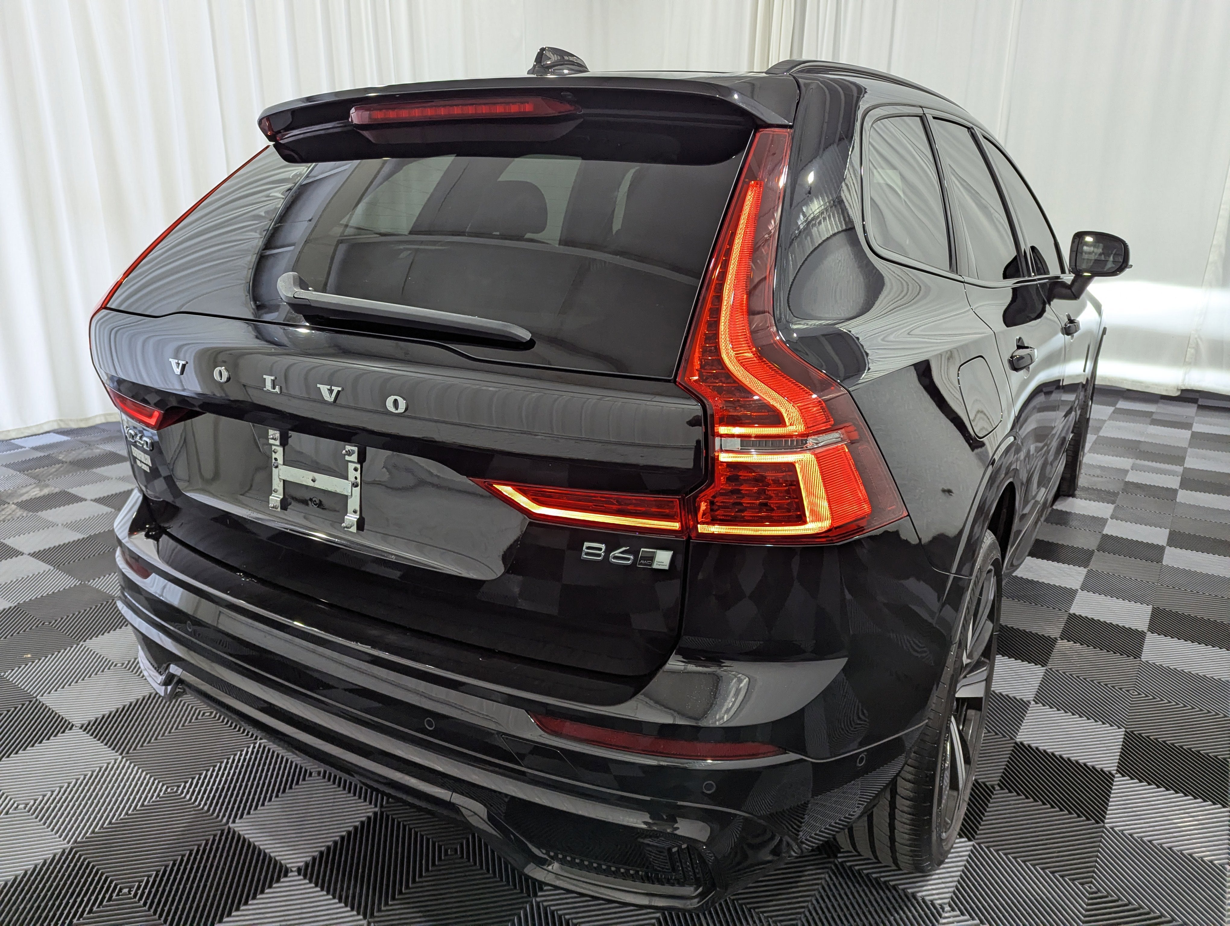 2023 Volvo XC60 Ultimate Dark Theme AWD